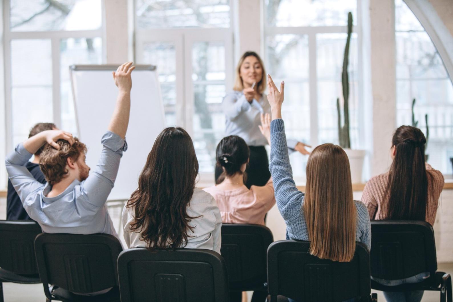 Studenti durante una sessione pratica di taglio avanzato